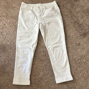 White Levi’s Mid Rise Skinny Crop jeans size 30